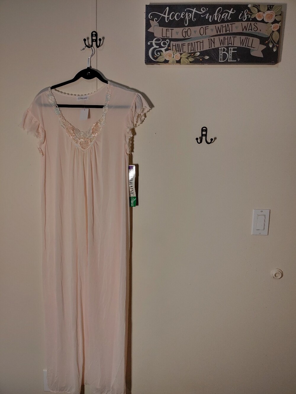 NWT Lorraine Large Gorgeous & Feminine Pink Stunning Nightgown
